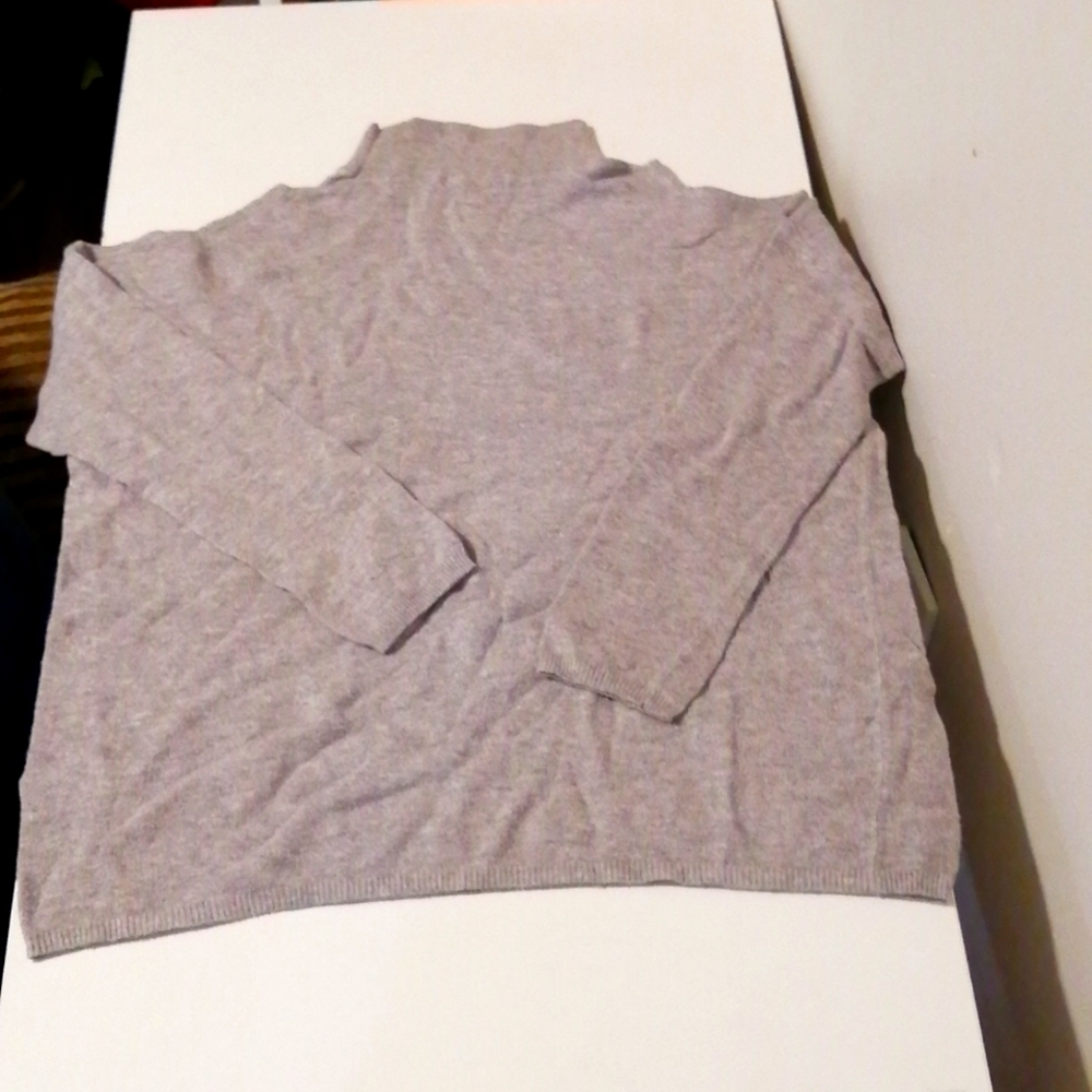 Top with cut out shoulders